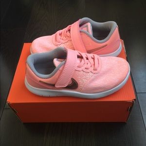 NEW Nike Flex Contact Girl’s Sneakers